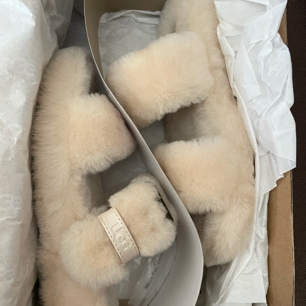 new Ugg fuzz yea slippers